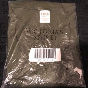 Vs pink tee